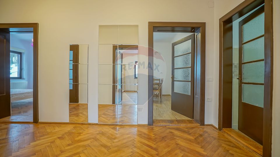 Apartament cu 3 camere în casă cu grădină Drumul Poienii