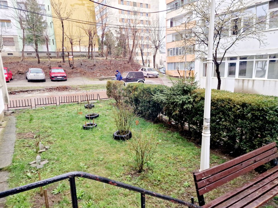 Apartament cu 3 camere de vânzare în zona Darmanesti