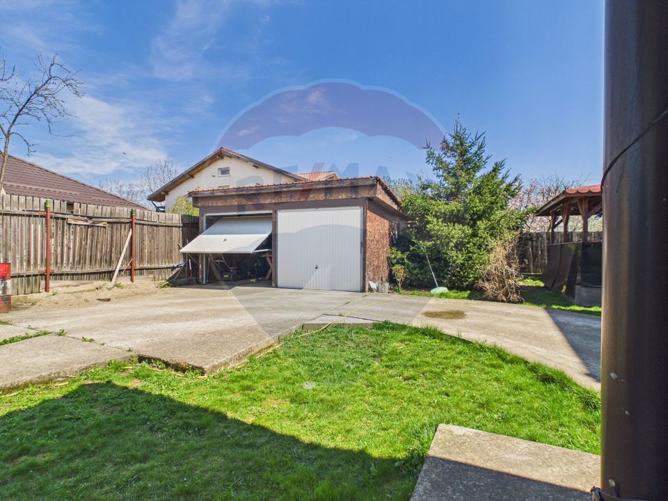 Vila Impunatoare multi-generationala cu Turnulet si Arhitectura Unica