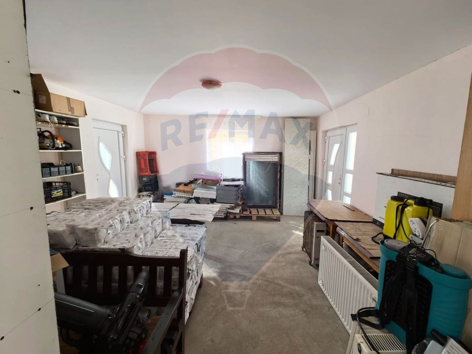 Casă spațioasă cu garaje în Seini | De Vanzare |