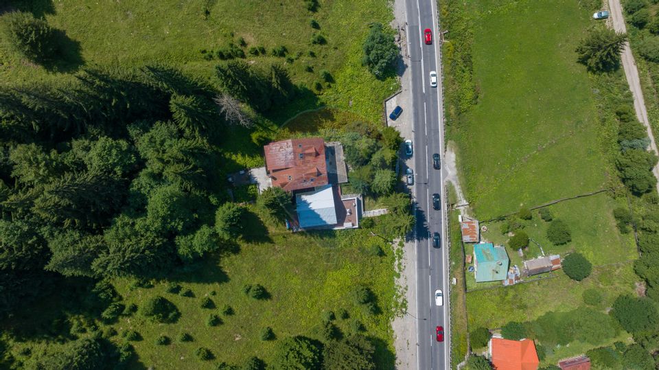 Vila cu potential turistic in Predeal privelisti si liniste montana