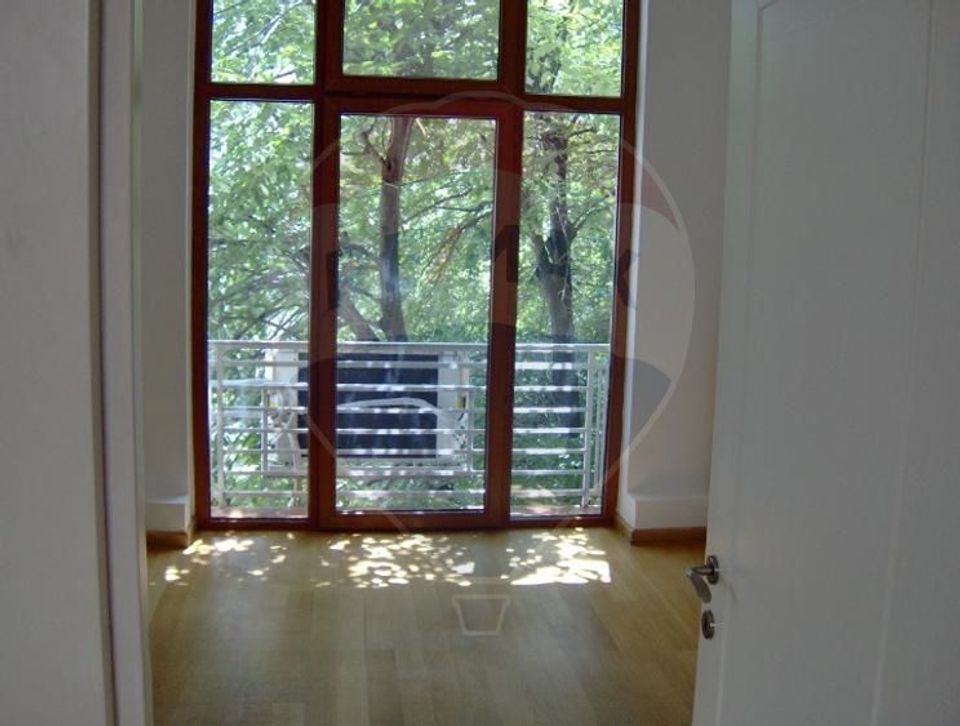 Apartament 6 camere decomandat