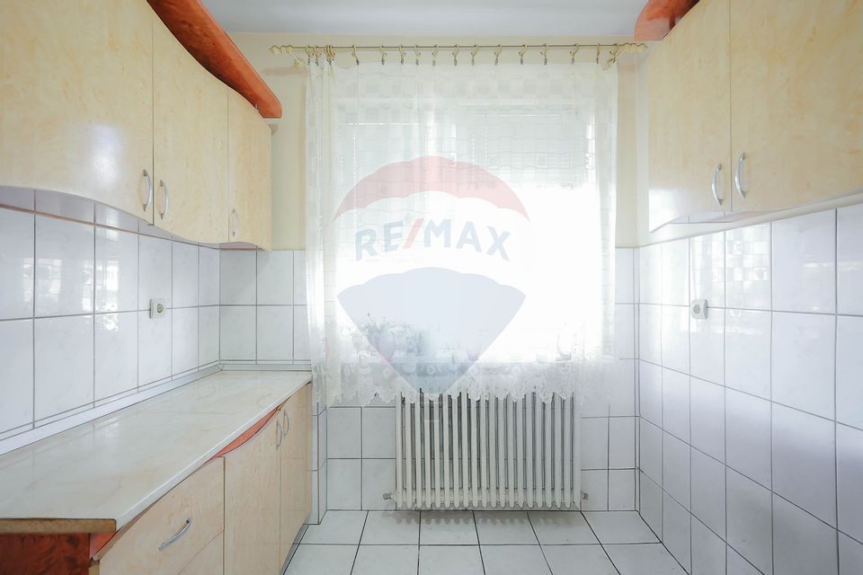 De vânzare, apartament cu 3 camere, zona Rogerius