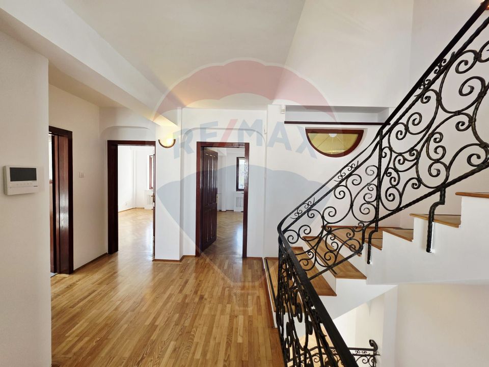 Vilă reprezentativa pentru activitati comerciale | 8 camere | D+P+1+M