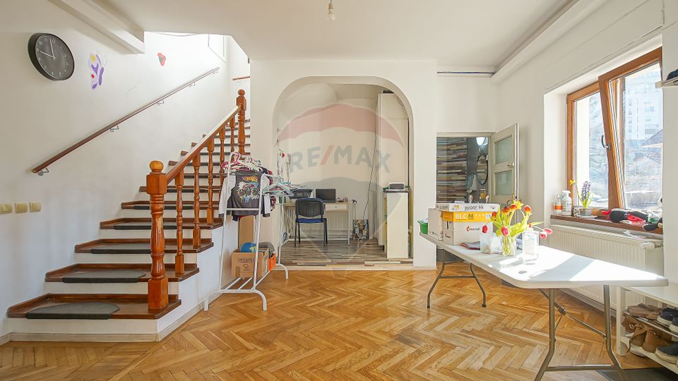 9 room House / Villa for rent, Centrul Civic area