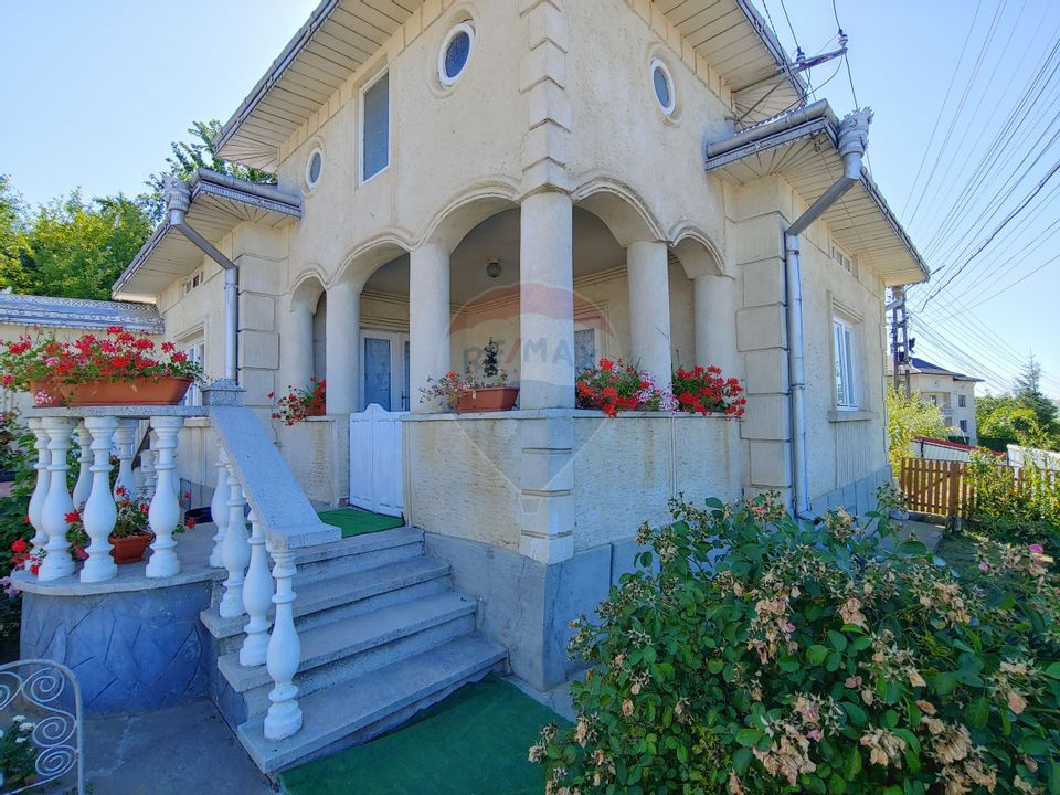 Casă / Vilă cu 3 camere si anexe de vânzare in Sfantu Ilie, Suceava