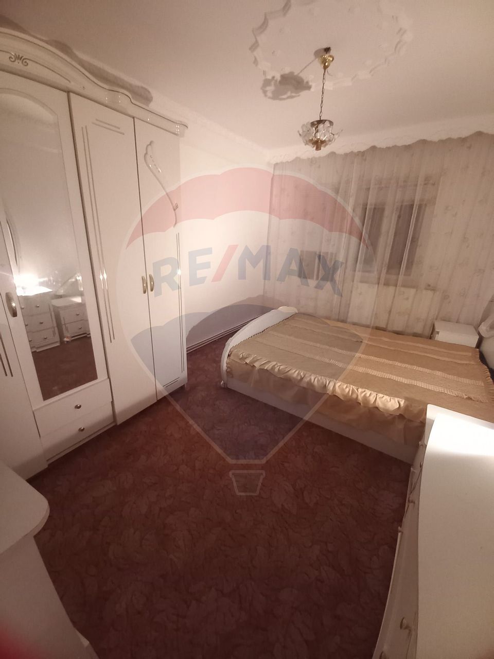 Apartament cu 3 camere de vânzare în zona Sud-Est