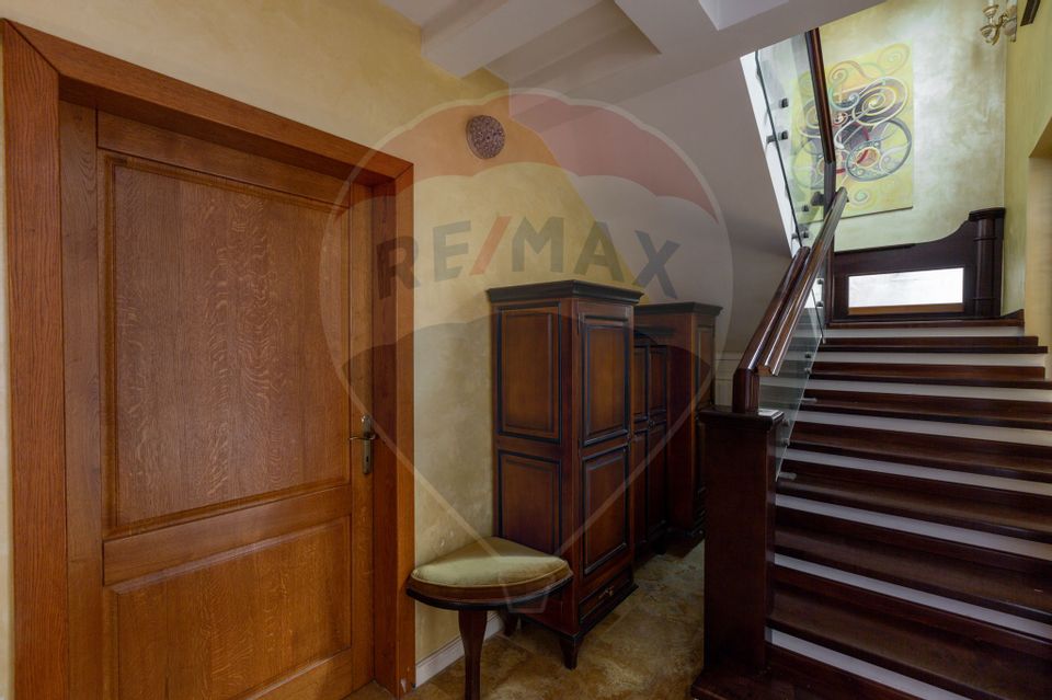 Casă spectaculoasă în Mediaș – reședința antrenorului Cristi Pustai