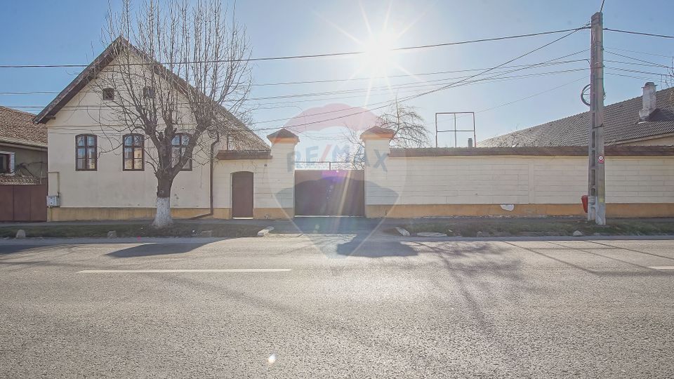 Casă de vânzare în centrul localității Prejmer, teren 5.055 mp!