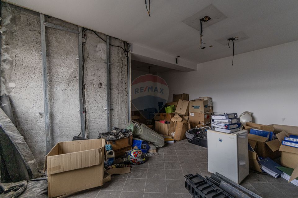 Cladire de 902 mp utili de vânzare, zona Grivitei - DN 13, COMISION 0