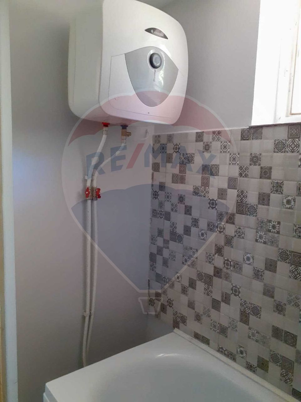 Casă individuală cu teren de 3.414 mp, Comuna Comarna