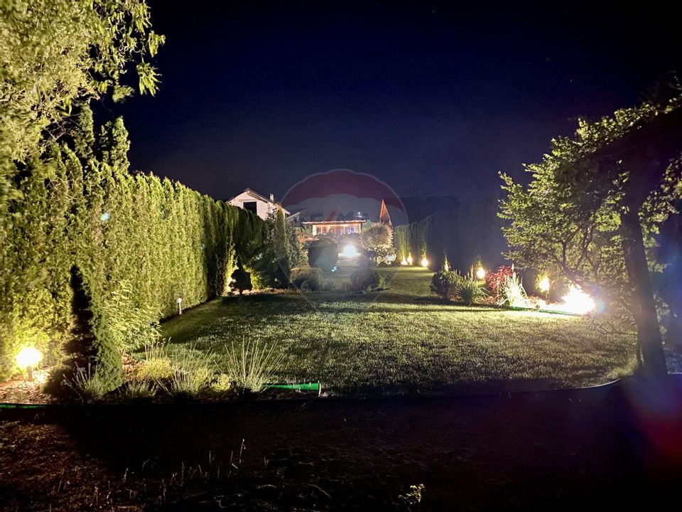 Domeniul  Lac Apa, casă de vânzare plus Barcă Maxum cadou!!