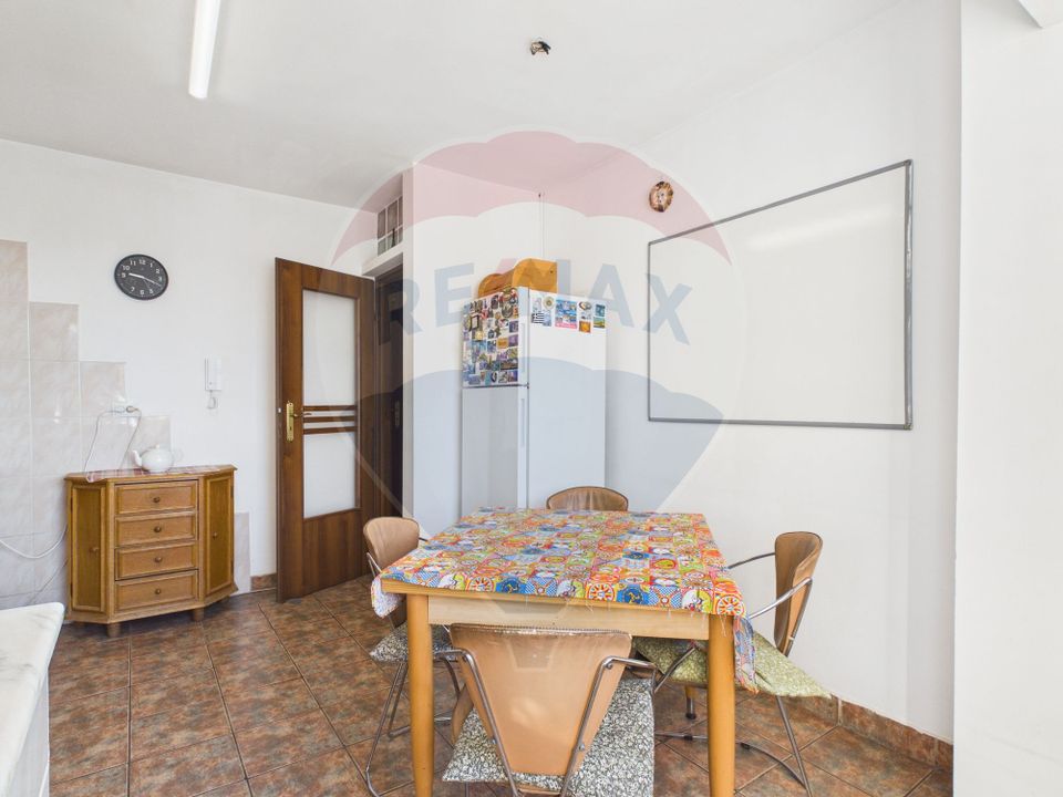 De vanzare | Apartament 4 camere pe Stefan cel Mare, Bucuresti