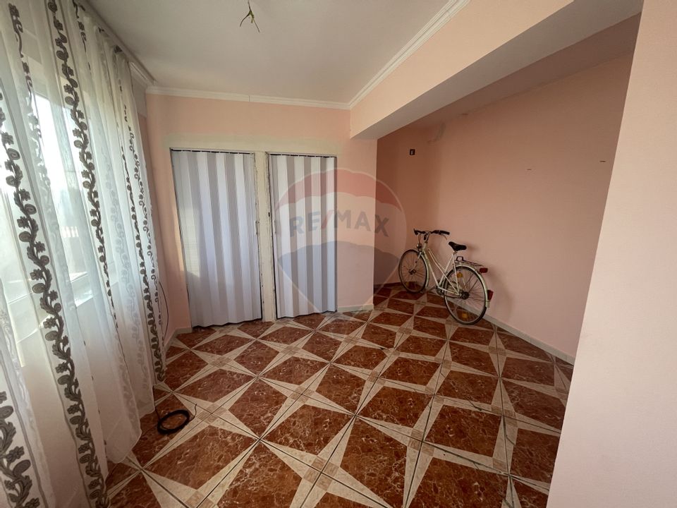 8 room House / Villa for sale