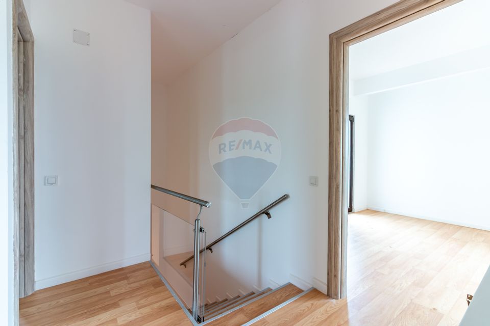 Casă / Vilă cu 5 camere de vânzare Tunari, Dimieni