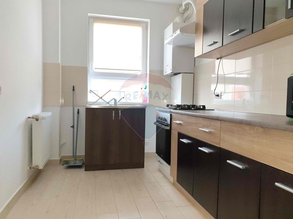 Inchiriez apartament 2 camere, in Tractorul, str George Bacovia