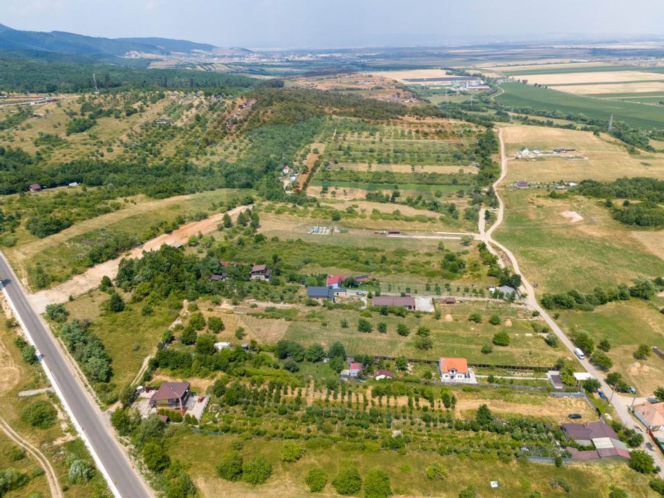 Land 1,273sqm Vulcan / Strada Parului
