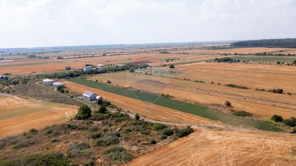 Land 2,945sqm Sabareni / Strada sondei