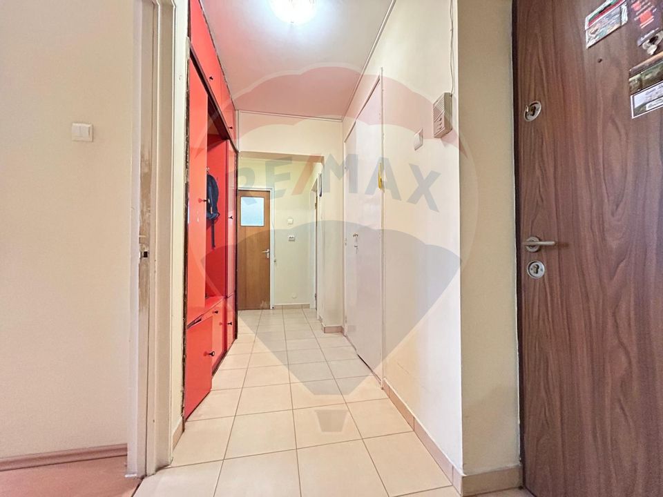 Apartament cu 3 camere de vânzare în zona Drumul Gazarului