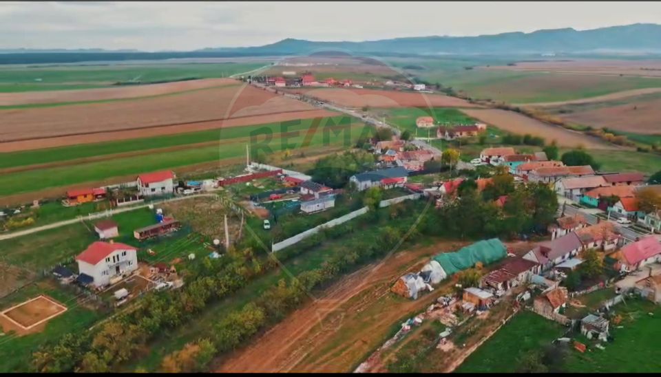 CASA SOLARA SI TEREN INTRAVILAN insorit- 655 mp /  SATU NOU- Brasov