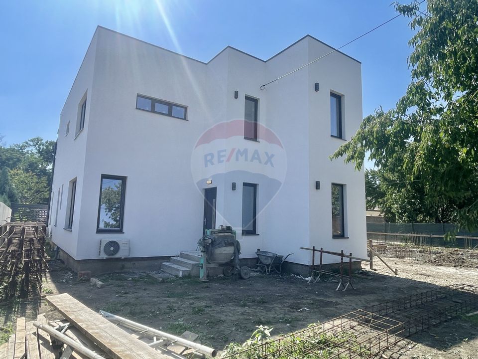 Casă / Vilă cu 4 camere de vânzare în zona Nord