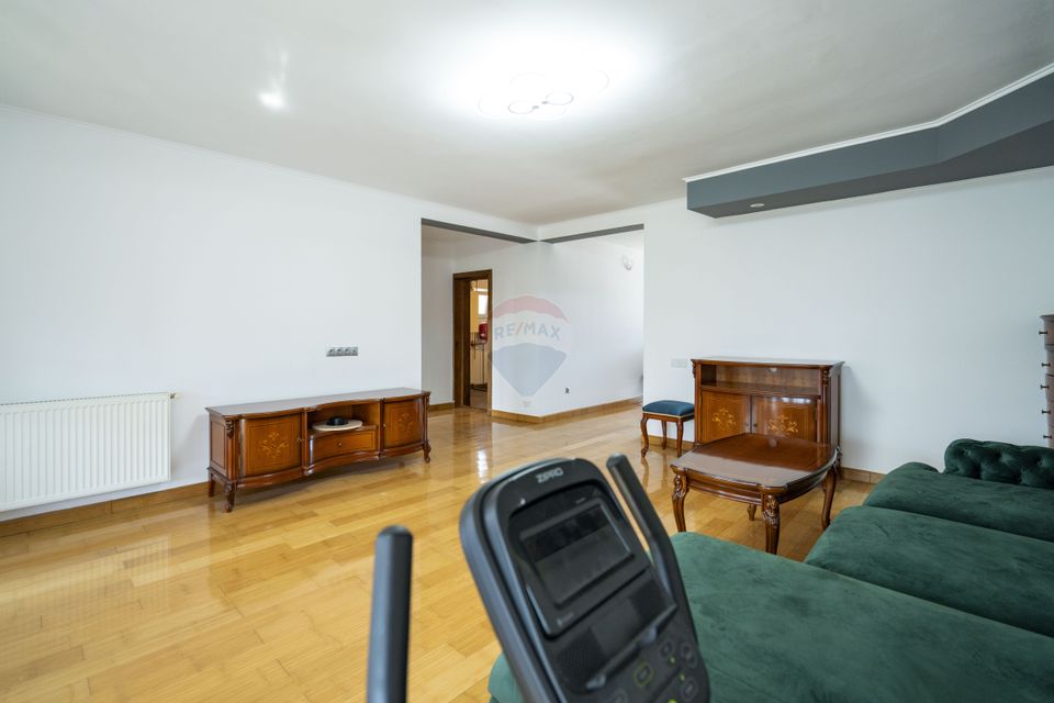 6 room House / Villa for sale