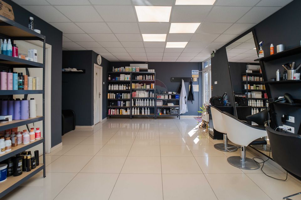 CLADIRE COMERCIALA CU SPATII OPEN SPACE