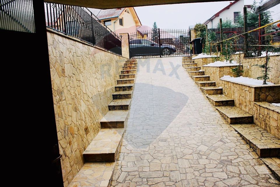 Casă / Vilă cu 6 camere de vânzare în zona Oncea