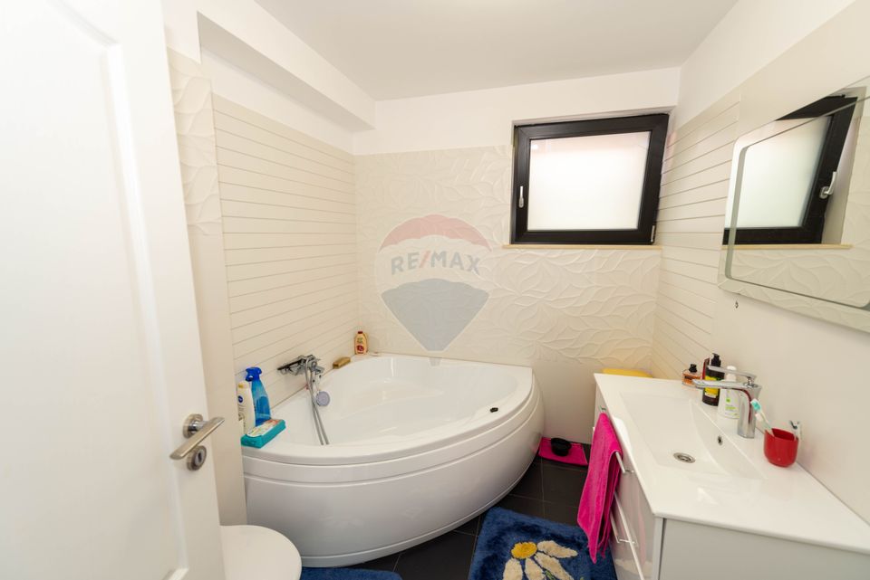 House - Villa 4 rooms in Pantelimon Magic Lake, Cernica forest