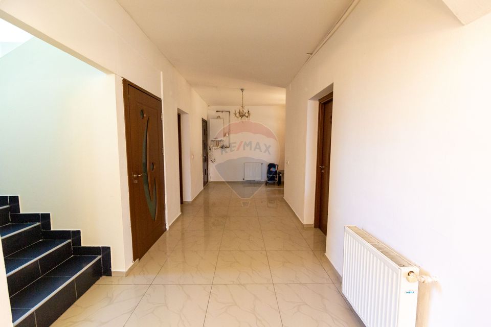 Casă individuala cu priveliste, 5 dormitoare, teren generos Baciu