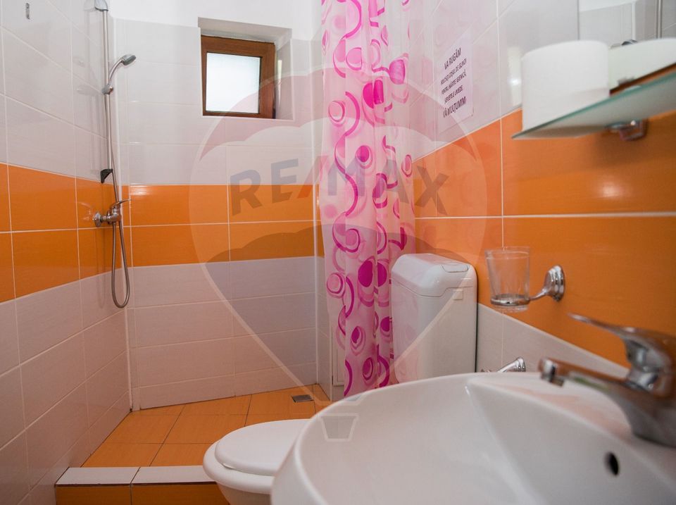 Hotel / Pensiune 3 stele cu 18 camere de vânzare -Busteni