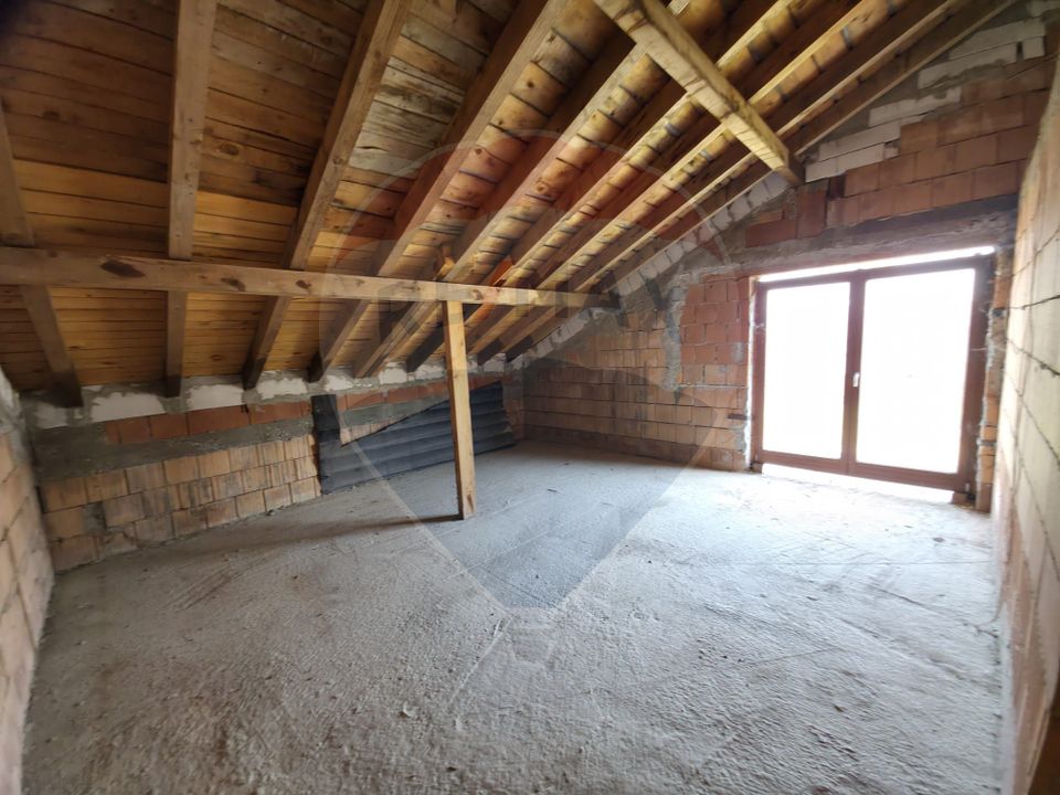 Teren intravilan + casă la roșu de vânzare – Vădurele, jud. Neamț