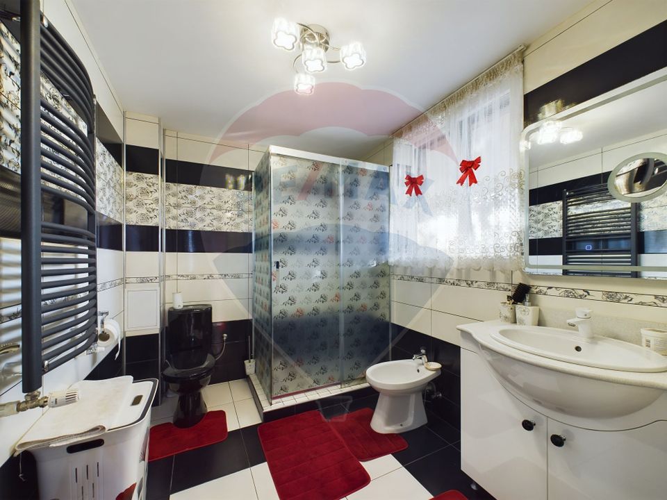 Casă / Vilă 5 camere + Mansarda Foarte Spatioasa