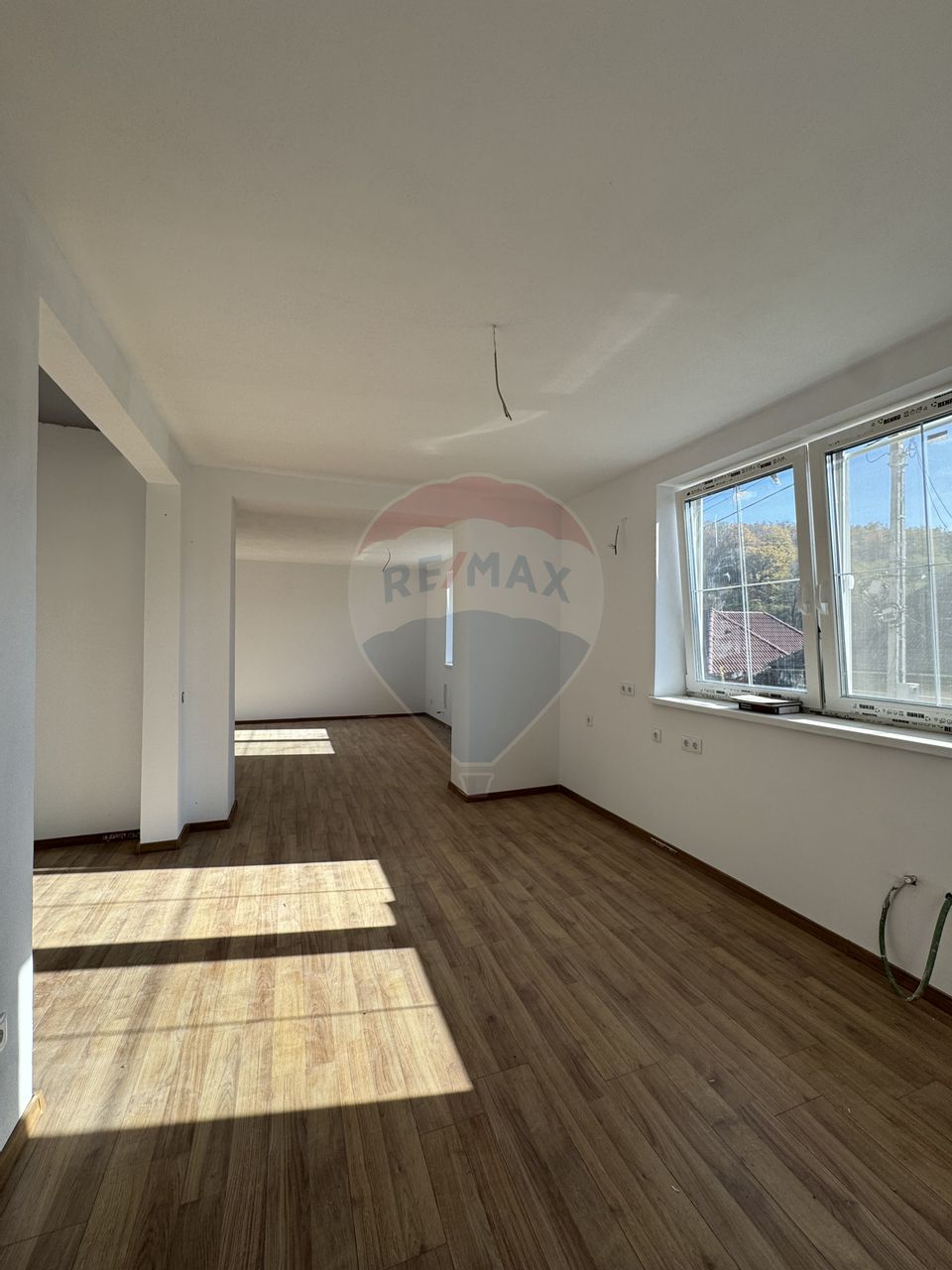 Casă complet renovată la interior în cartierul Vitrometan