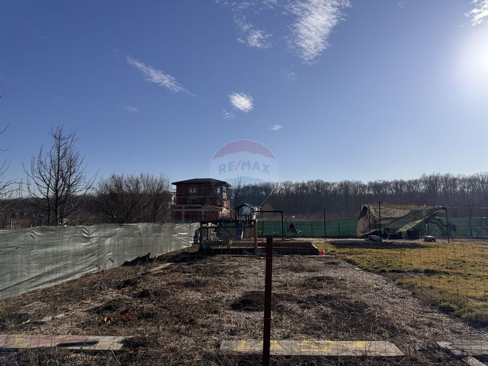 Land 1,000sqm Aleea Teisani