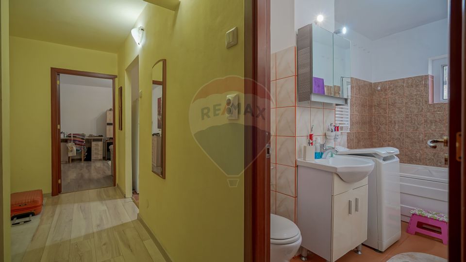 Apartament două camere decomandat la intrare în Răcădău!