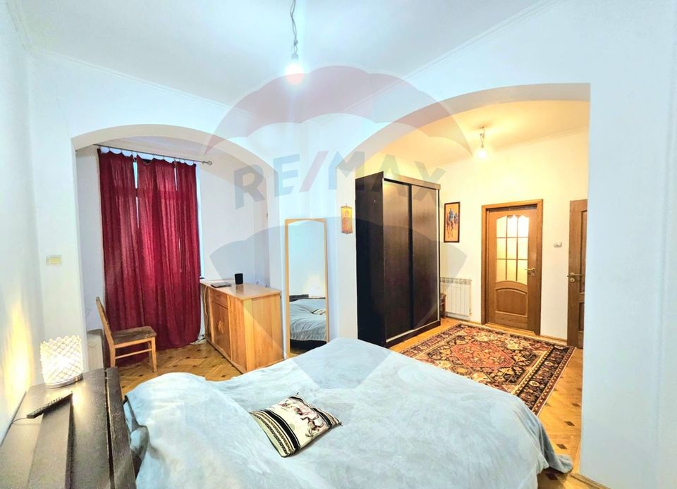 15 room House / Villa for sale, Universitate area