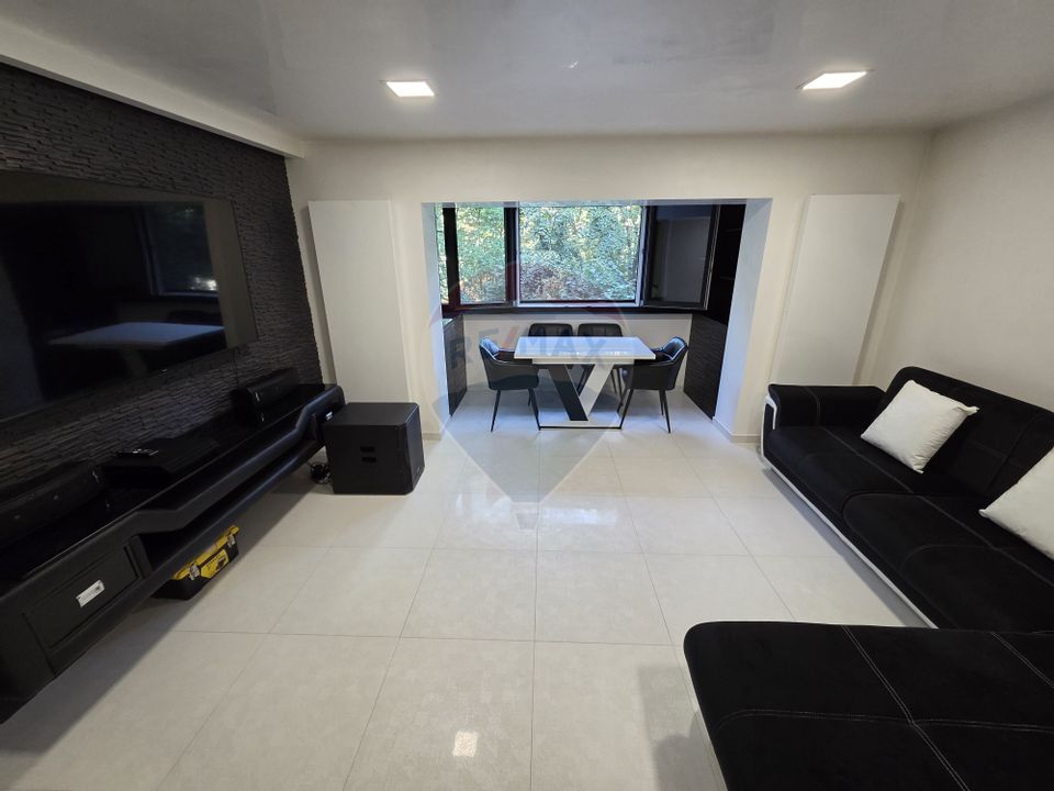 Apartament cu 3 camere etajul 1, zona Poienita