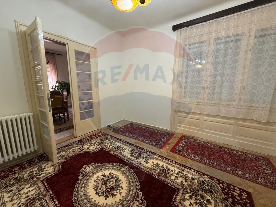 De vânzare  casǎ 5 camere și acces auto Ultracentral