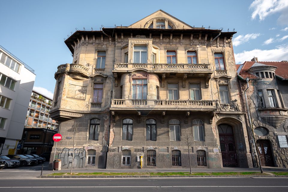 130 sqm Historic Property – Ideal for Living or Office