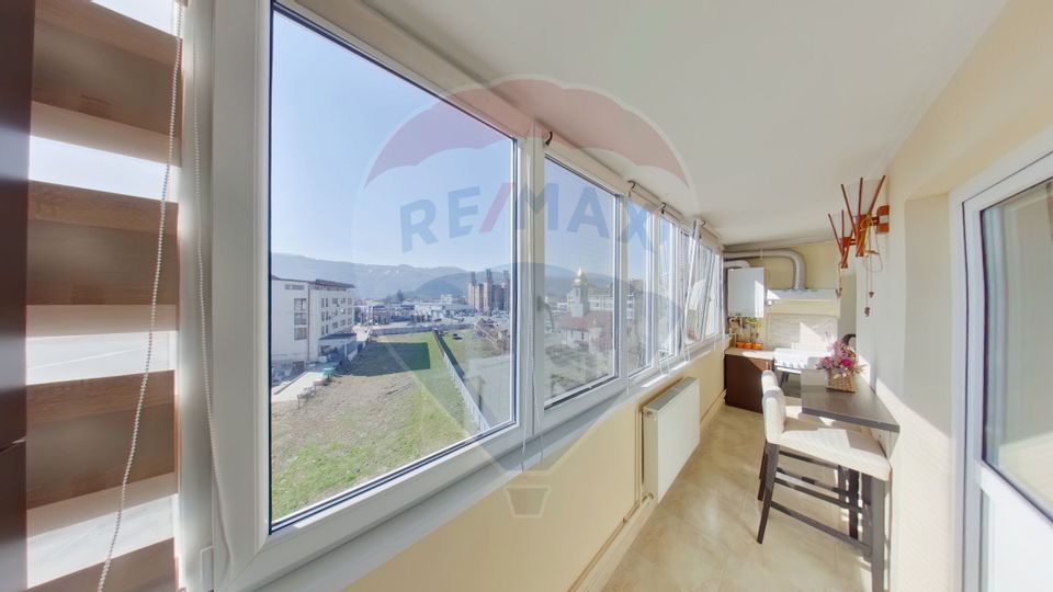 Apartament cu 3 camere de vânzare în zona Central