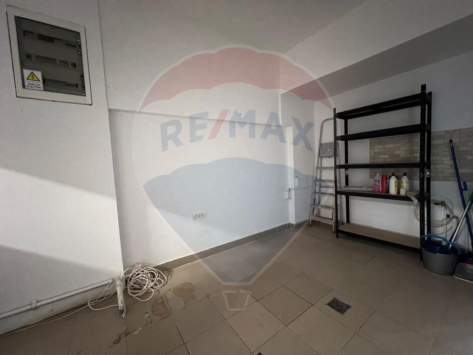 250sq.m Commercial Space for rent, Peninsula area