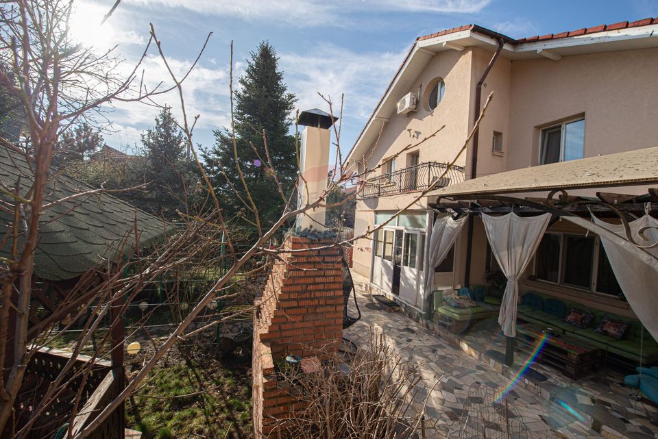 Detached house S+GF+1+M courtyard of 460sqm Ghencea sector 6