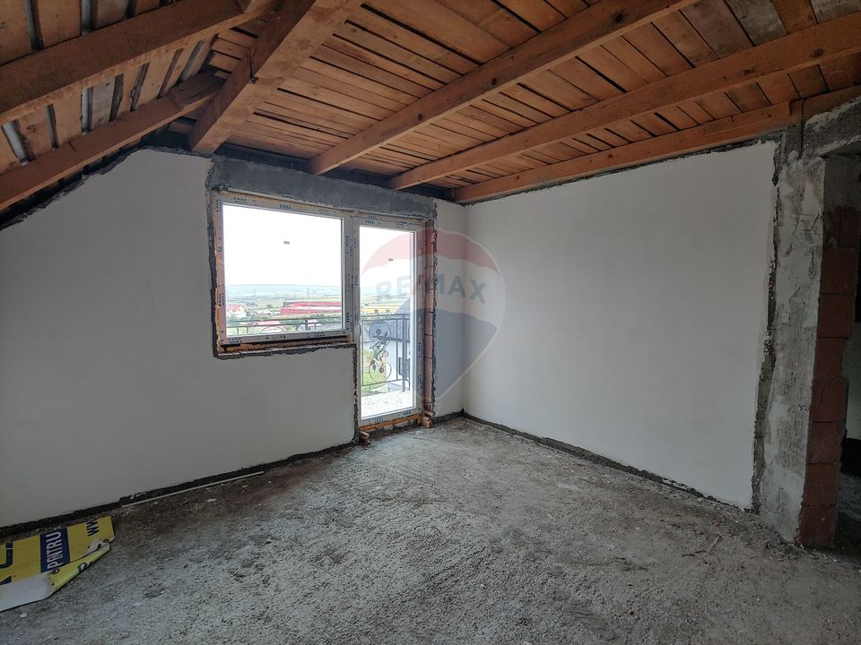 Casă / Vilă individuală cu 560 mp teren, de vânzare în Scheia, Suceava