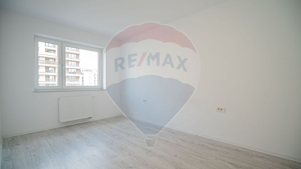 Apartament 2 camere nemobilat, cu loc de parcare si boxa | Coresi