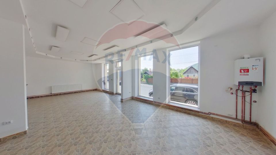 125sq.m Commercial Space for rent, Ultracentral area