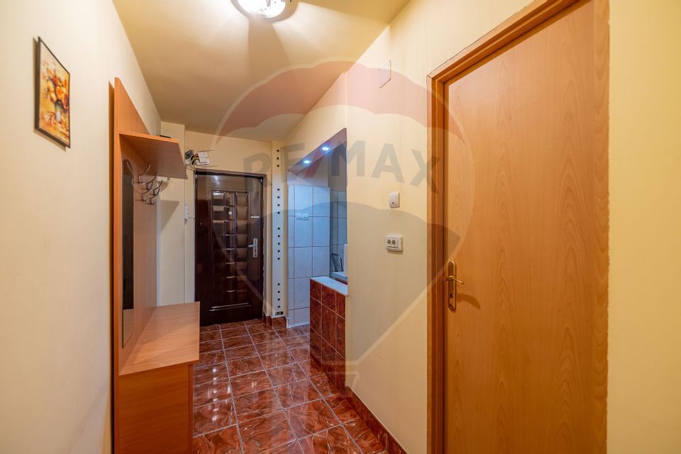 Apartament 2 camere etaj 1, zona Central/Praporgescu , centrala gaz.