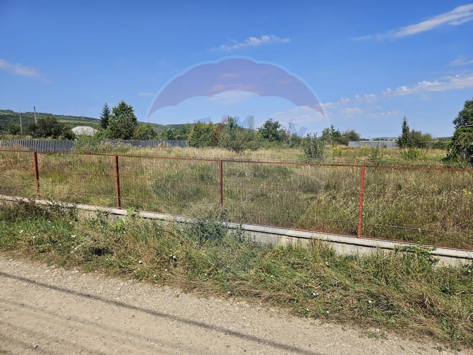 Land 3,270sqm Sanduleni / Strada TAZLAULUI (DN11)