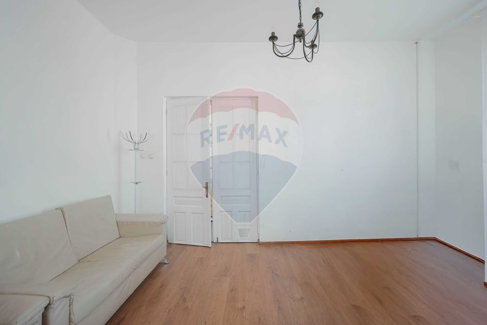 235sq.m Commercial Space for rent, Ultracentral area