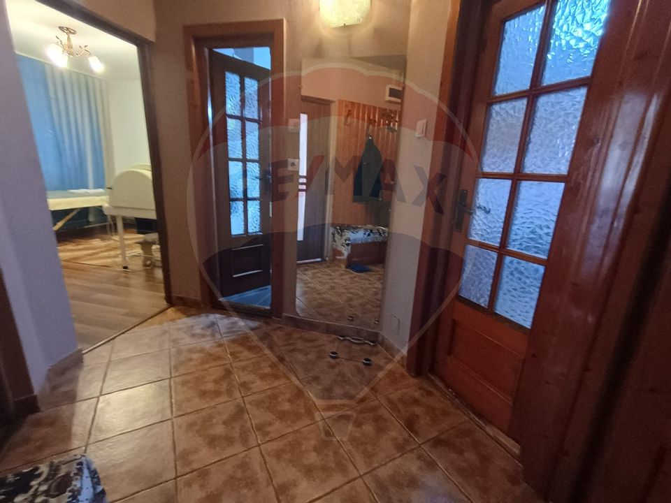 Apartament cu 2 camere  decomandat zona 300